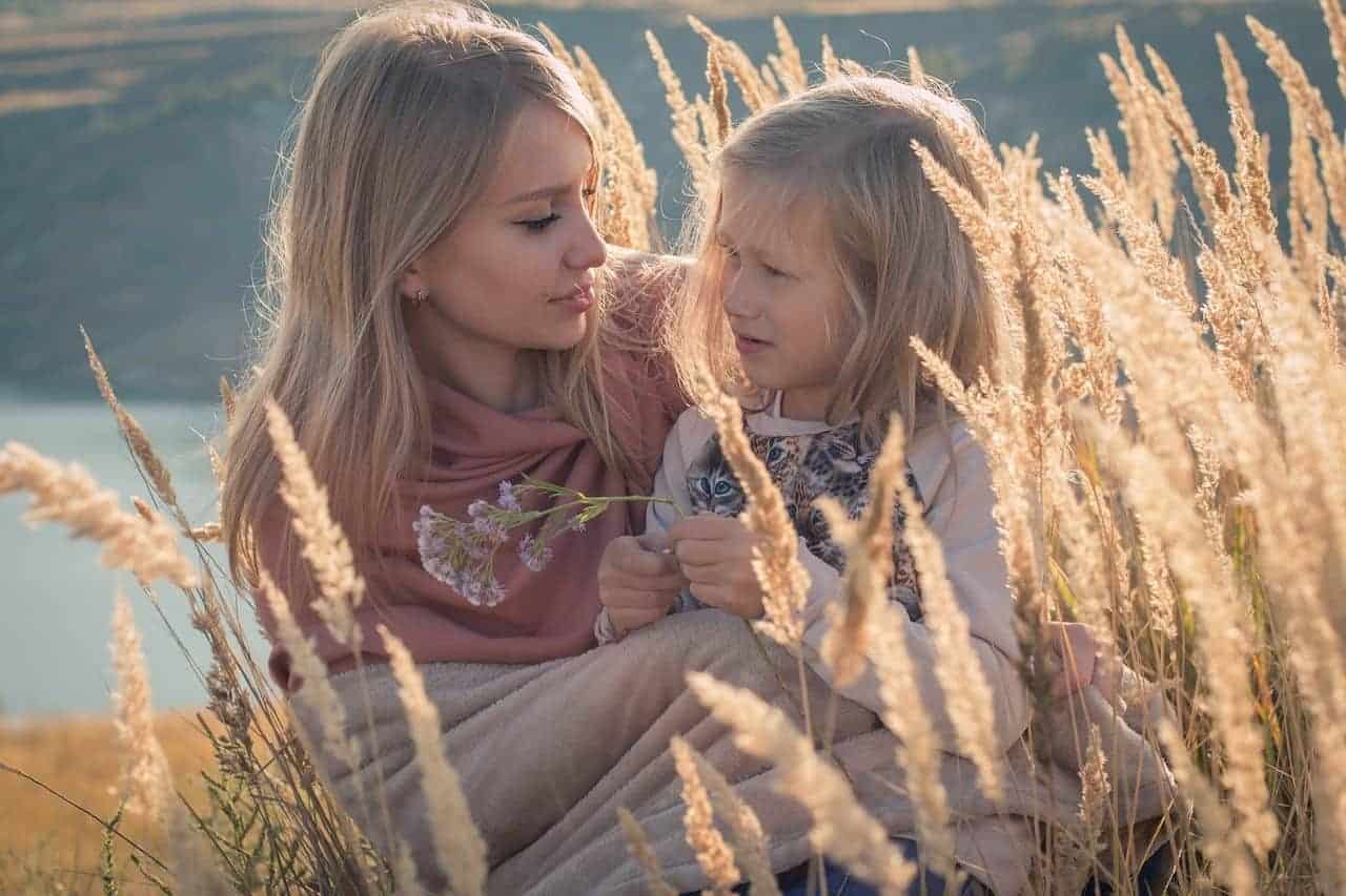 mom and daughter