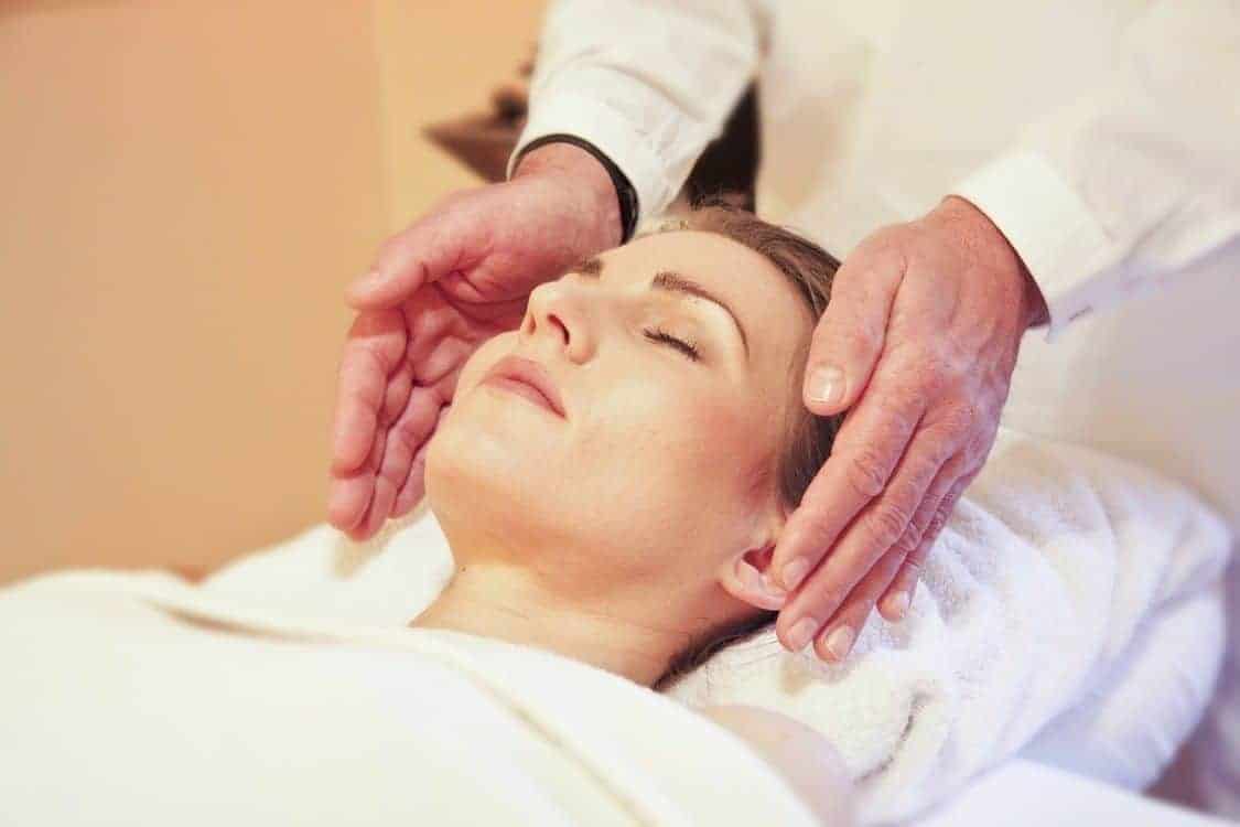 reiki woman healing