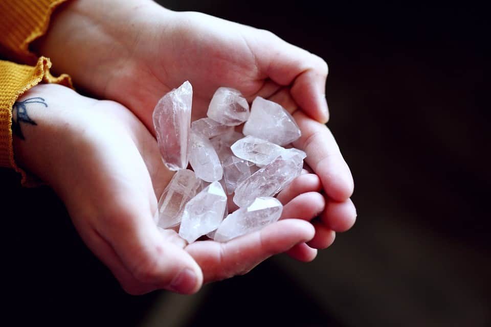 holding quartz
