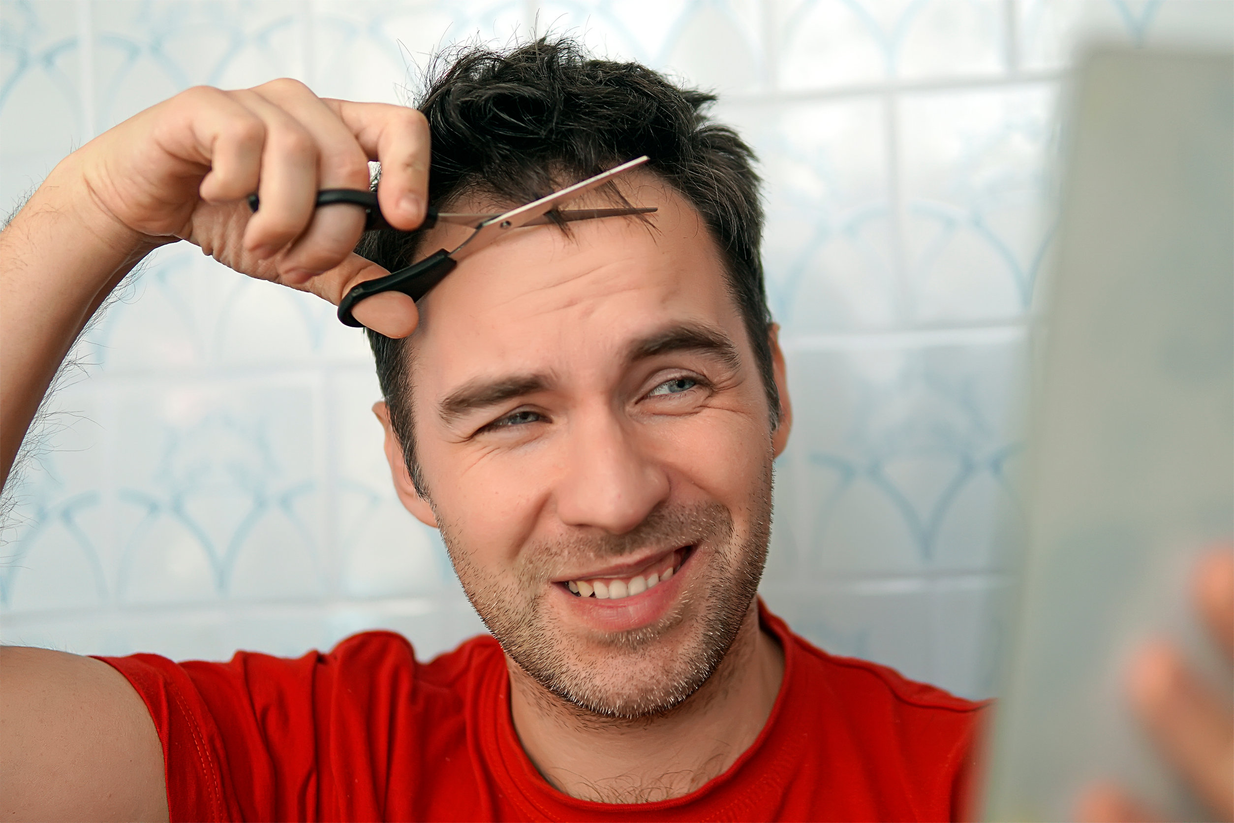 man cutting his own hair