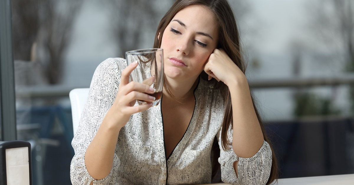 woman waiting for her date