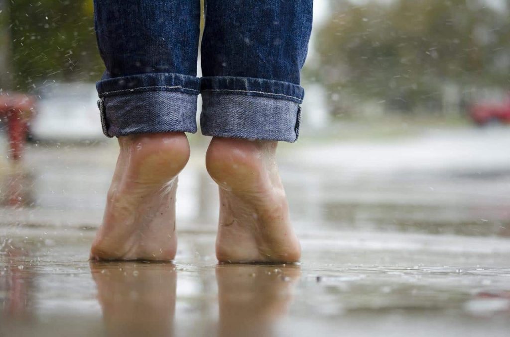 bare feet tiptoeing while raining