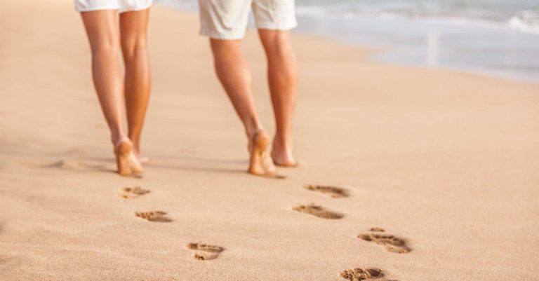 6 Meanings When You Dream of Walking Barefoot