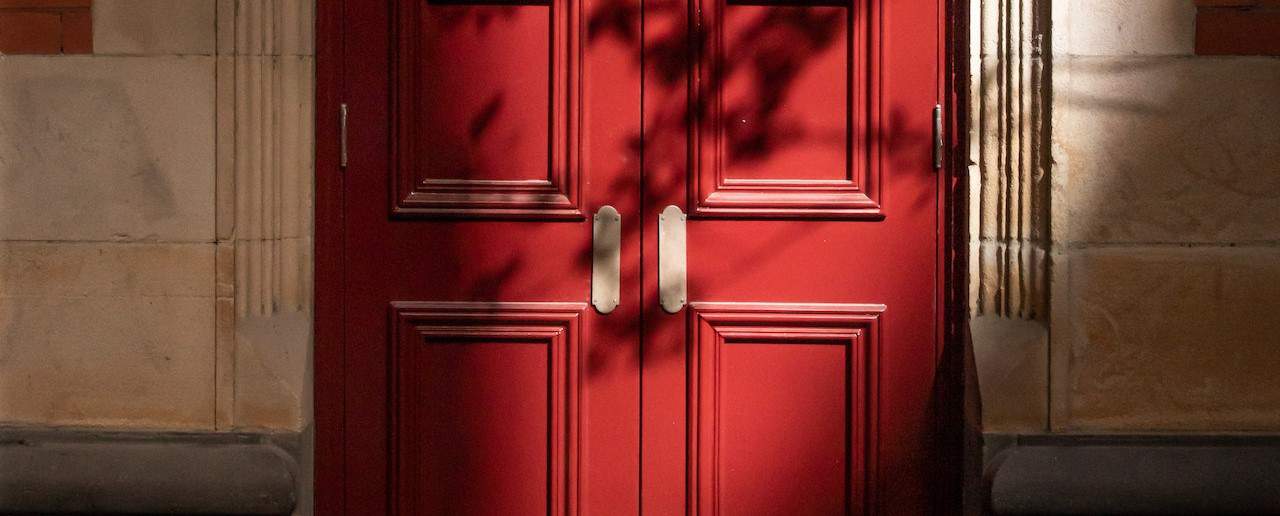 Biblical Meaning of Doors in Dreams (7 Powerful Messages)