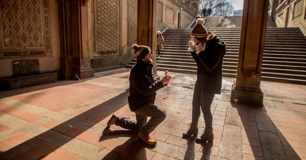 man proposing to his girlfriend