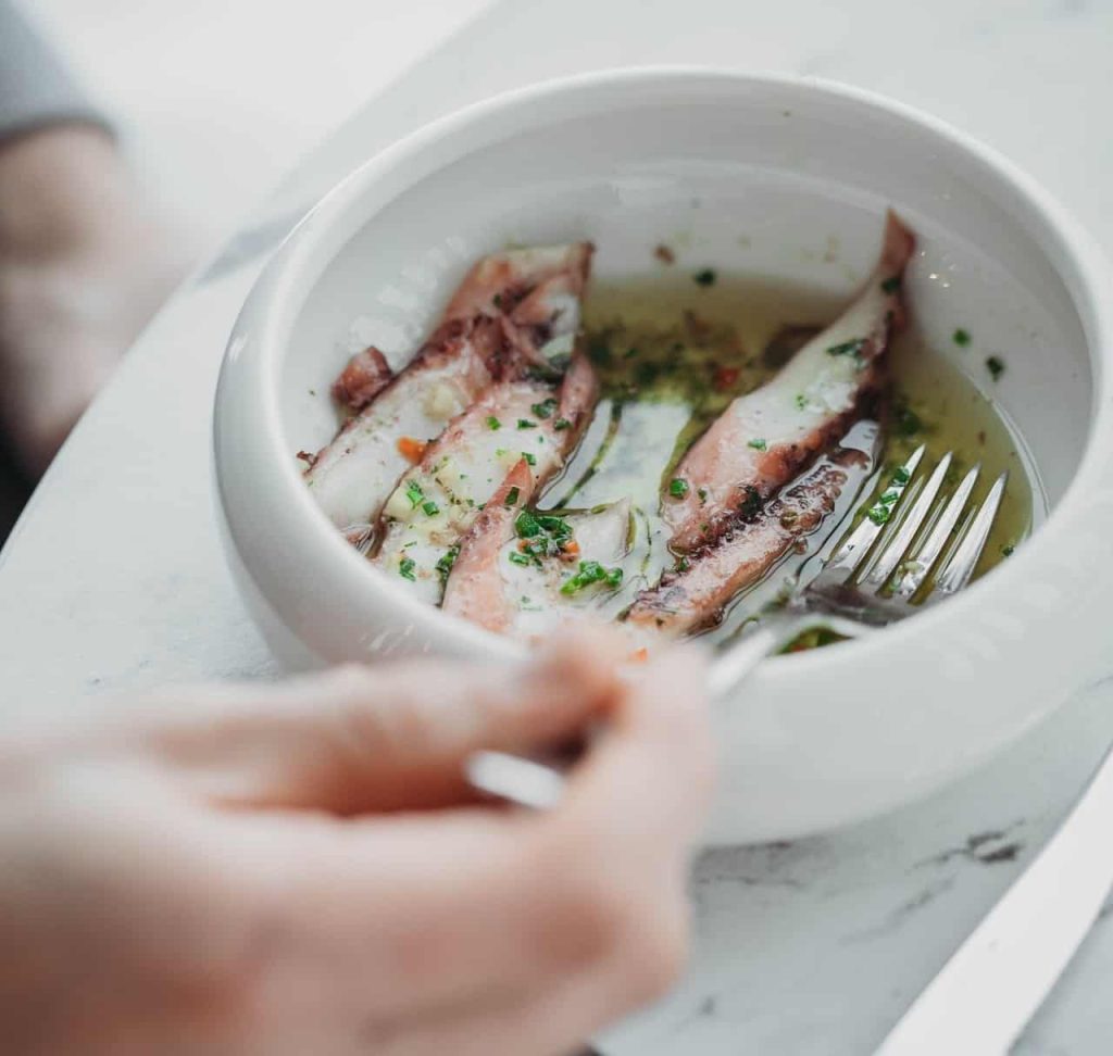 8 Spiritual Meanings When You Dream of Eating Fish